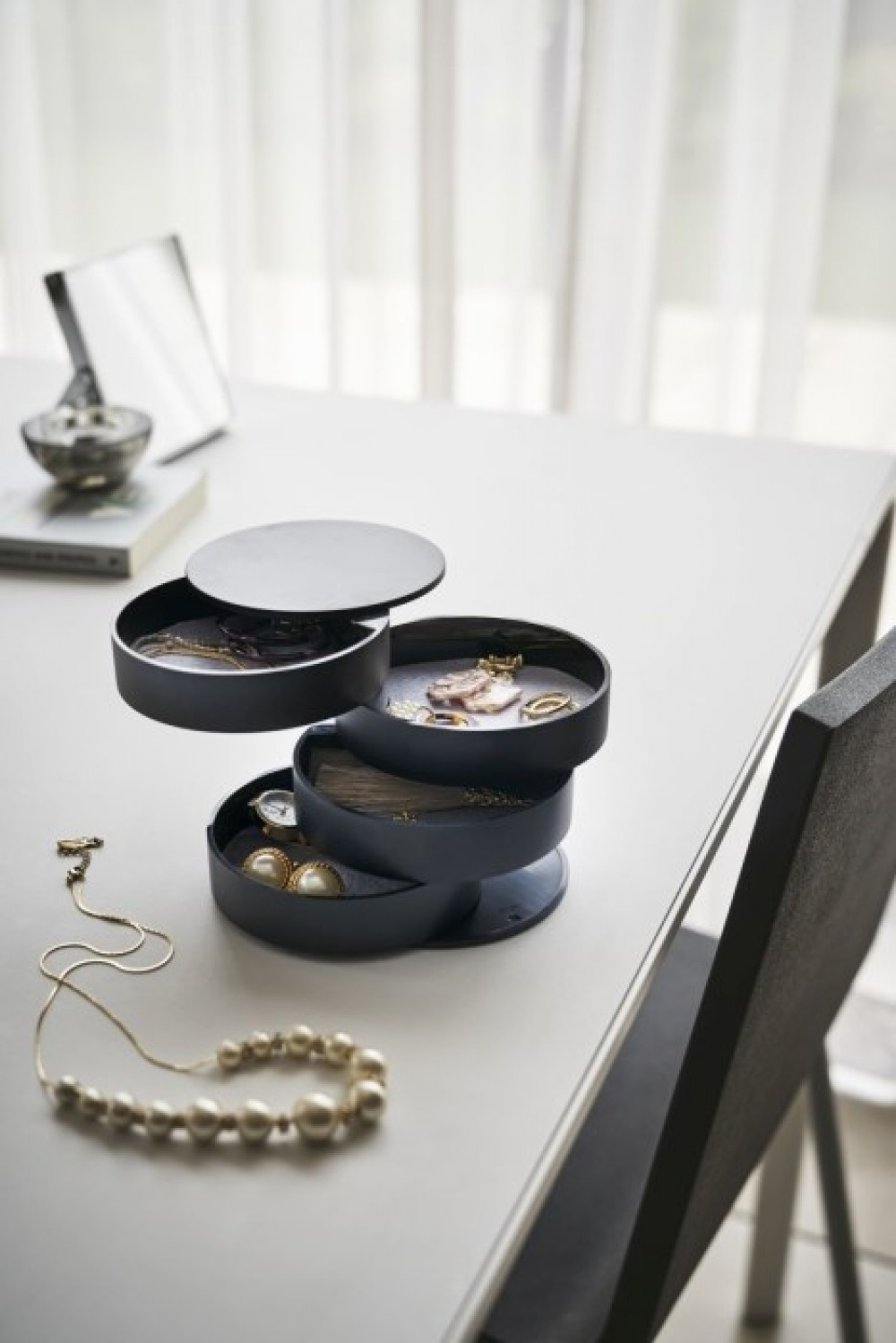 Smyckesask, TOWER ACCESSORIES TRAY, Yamazaki, Svart i gruppen Förvaring / Sovrumsförvaring / Smyckesförvaring hos SmartaSaker.se (42692)