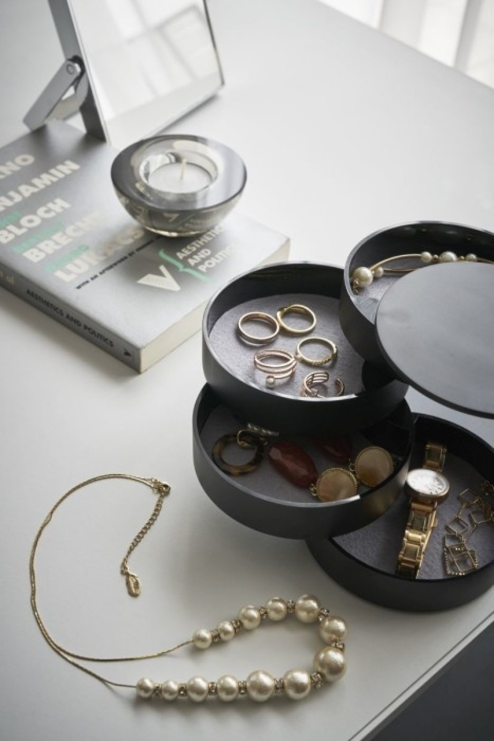Smyckesask, TOWER ACCESSORIES TRAY, Yamazaki, Svart i gruppen Förvaring / Sovrumsförvaring / Smyckesförvaring hos SmartaSaker.se (42692)