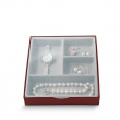 Smyckeskrin med 4 fack, BIJOUX QUATRE, 21,5 x 18,5 x H3,5 cm, Vinröd Smyckeskrin med 4 fack, BIJOUX QUATRE, 21,5 x 18,5 x H3,5 cm, Vinröd