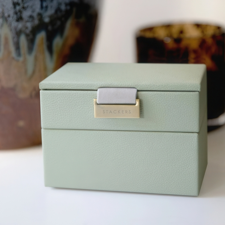 Smyckeskrin, 2 våningar, MICRO STACKERS, 12,5 x 9 x H 9 cm, Sage Green i gruppen Förvaring / Badrumsförvaring / Sminkförvaring hos SmartaSaker.se (42703)