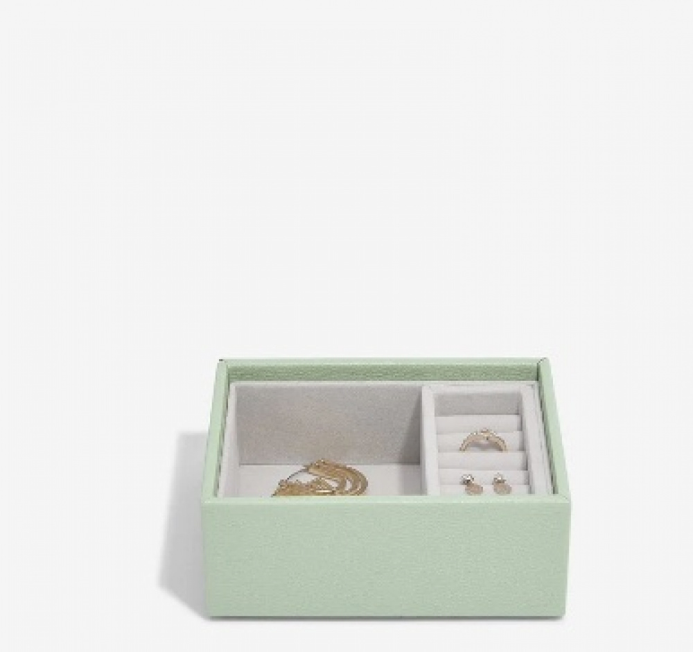 Smyckeskrin, 2 våningar, MICRO STACKERS, 12,5 x 9 x H 9 cm, Sage Green i gruppen Förvaring / Badrumsförvaring / Sminkförvaring hos SmartaSaker.se (42703)