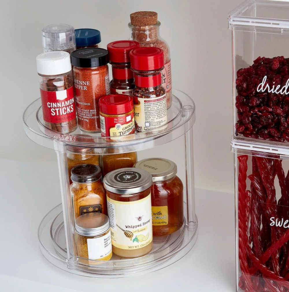 Snurrbricka, 2 våningar, THE HOME EDIT 2-TIER TURNTABLE, Ø 24 x H 22,2 cm, Transparent i gruppen Förvaring / Köksförvaring / Organisera köksskåp / Kryddställ hos SmartaSaker.se (42746)