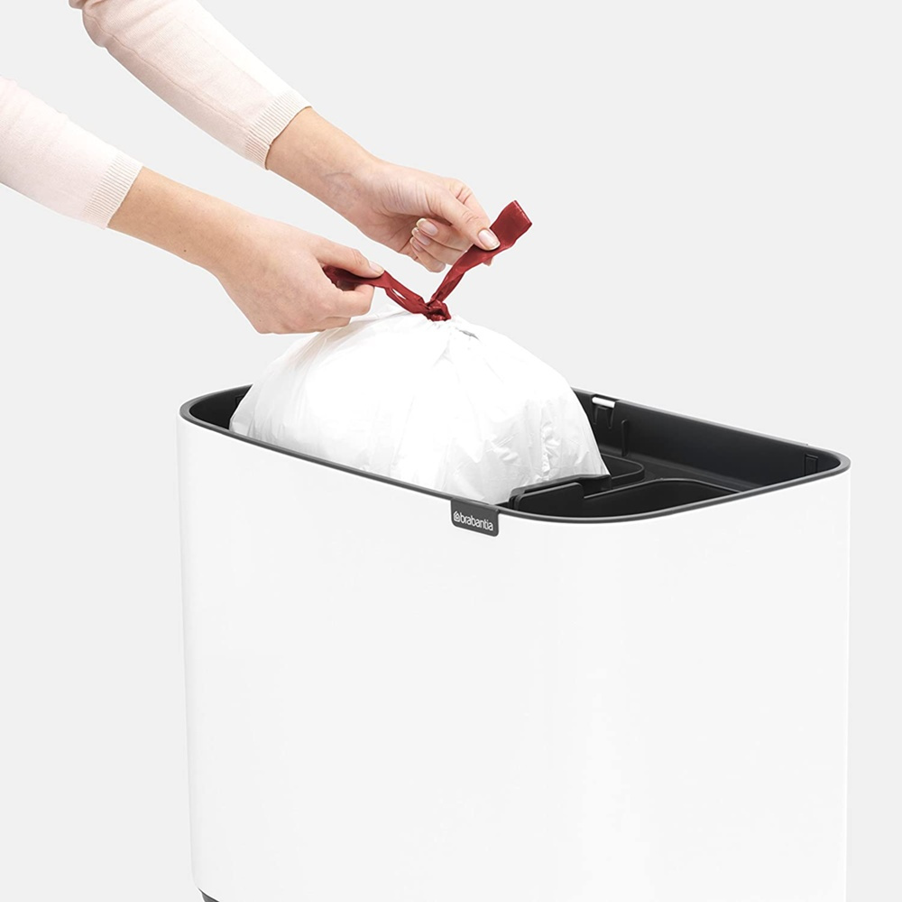 Soppåsar med dragband, Extra starka, 20-25 L, 40 st, BRABANTIA BIN LINERS CODE J, Vit / Röd i gruppen Förvaring / Städförvaring och sopsortering / Sopsortering hos SmartaSaker.se (42769)