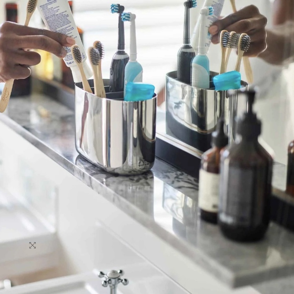 Ställ för eltandborstar, EASY STORE LUXE, 18 x 9 x H 11,5 cm, Joseph Joseph, Rostfritt stål i gruppen Förvaring / Badrumsförvaring hos SmartaSaker.se (42861)