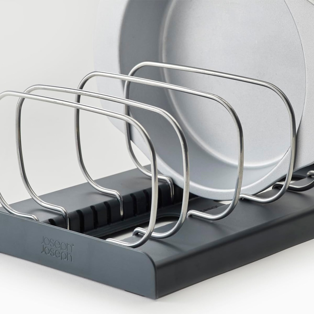 Ställ för plåtar och formar, BAKWARE ORGANISER, Joseph Joseph, 32,5 x 20,6x H 12,7 cm, Grå / Silver i gruppen Förvaring / Köksförvaring / Organisera köksskåp hos SmartaSaker.se (42872)