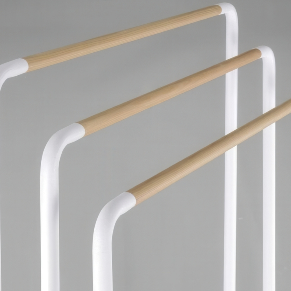 Ställning för handdukar, YAMAZAKI TOWEL HANGER, 19 x 70 x H 83 cm i gruppen Förvaring / Badrumsförvaring hos SmartaSaker.se (42885)