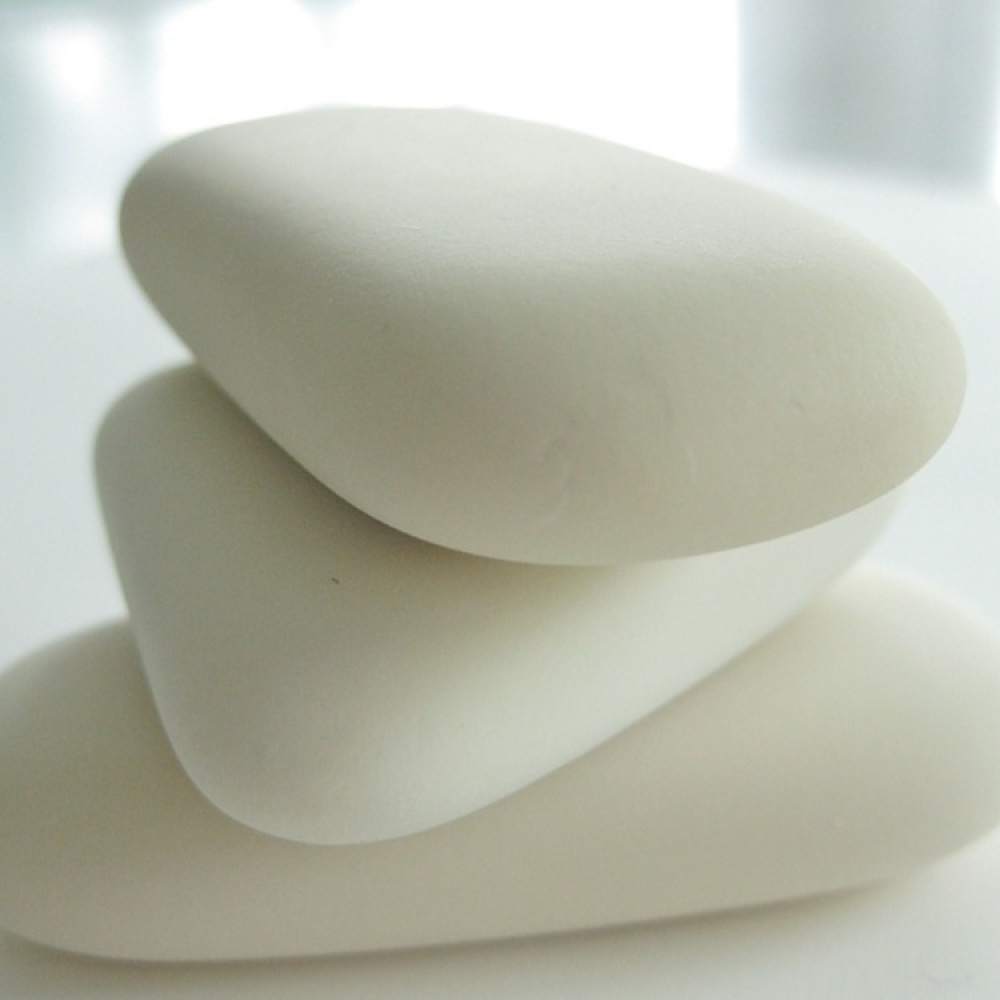 Suddgummi, DESKSTORE STONE, 6 x 3 x H 1,2 cm, Off white i gruppen Förvaring / Kontorsmaterial hos SmartaSaker.se (42898)