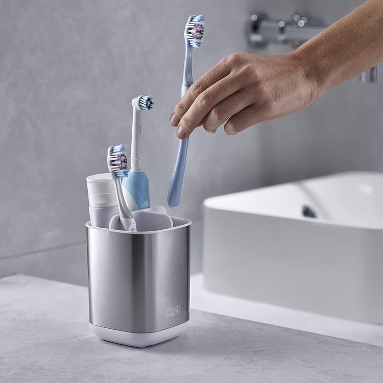 Tandborstmugg för eltandborstar, EASY STORE STEEL, 9 x 9 x H 12,7 cm , Joseph Joseph, Rostfritt / Vit i gruppen Förvaring / Badrumsförvaring hos SmartaSaker.se (42936)