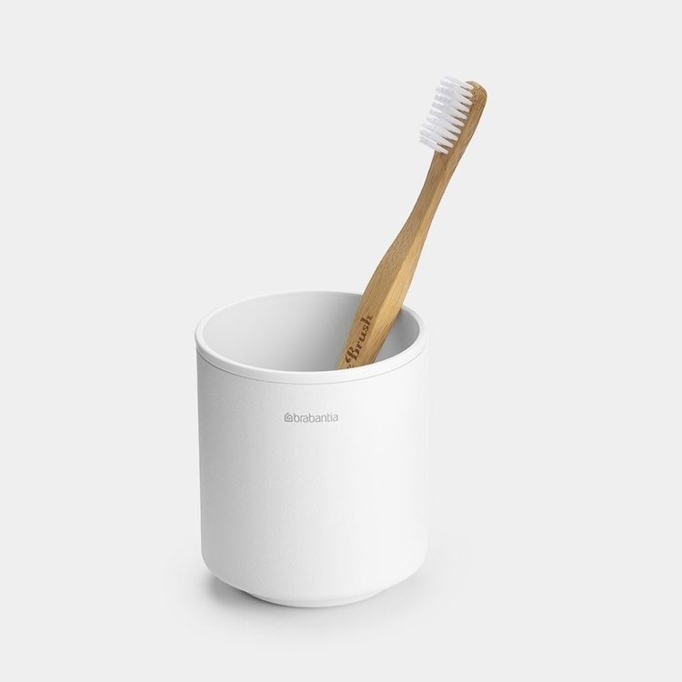 Tandborstmugg i metall, BRABANTIA MINDSET, Ø 8,1 x H 9,4 cm, Vit i gruppen Förvaring / Badrumsförvaring hos SmartaSaker.se (42939)