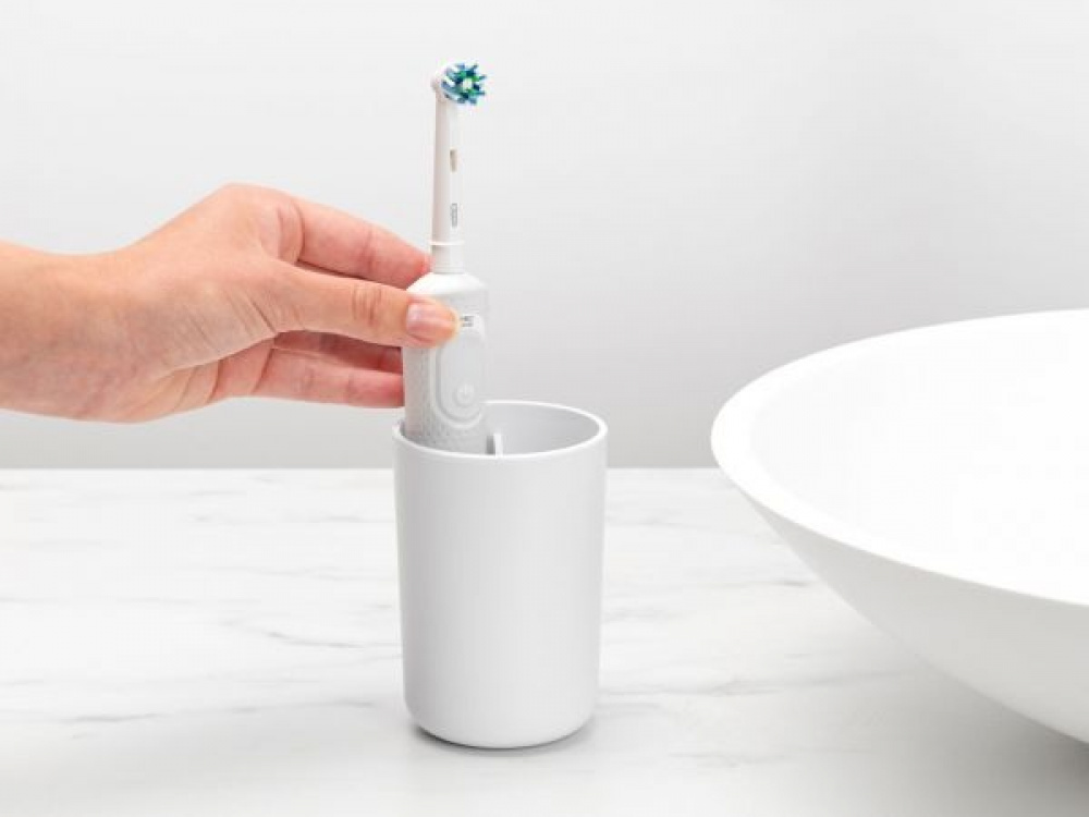 Tandborstmugg med avdelare, BRABANTIA RENEW, Ø7,6 x H 11 cm, Vit i gruppen Förvaring / Badrumsförvaring hos SmartaSaker.se (42941)