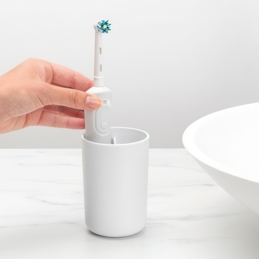 Tandborstmugg med avdelare, BRABANTIA RENEW, Ø7,6 x H 11 cm, Vit i gruppen Förvaring / Badrumsförvaring hos SmartaSaker.se (42941)