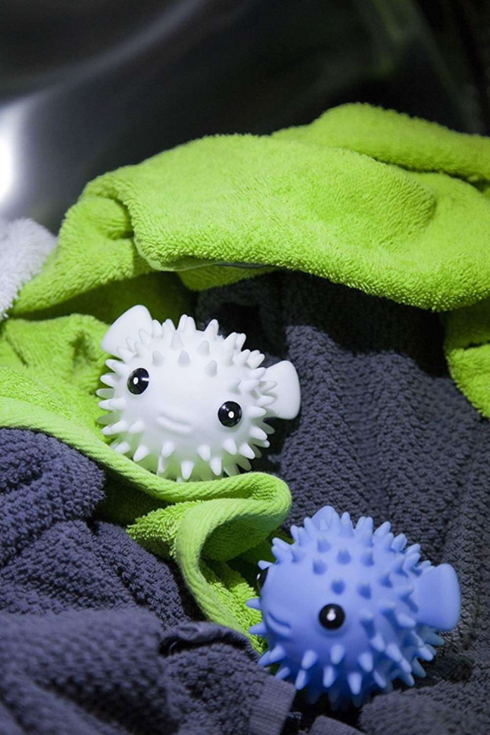 Torkbollar till torktumlaren i form av fiskar, PUFFER FISH DRYER BUDDIES, 2 stycken, Blå / Vit i gruppen Förvaring / Tvätt och tork hos SmartaSaker.se (42968)
