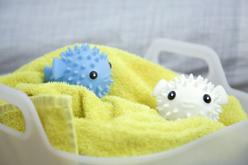 Torkbollar till torktumlaren i form av fiskar, PUFFER FISH DRYER BUDDIES, 2 stycken, Blå / Vit i gruppen Förvaring / Tvätt och tork hos SmartaSaker.se (42968)