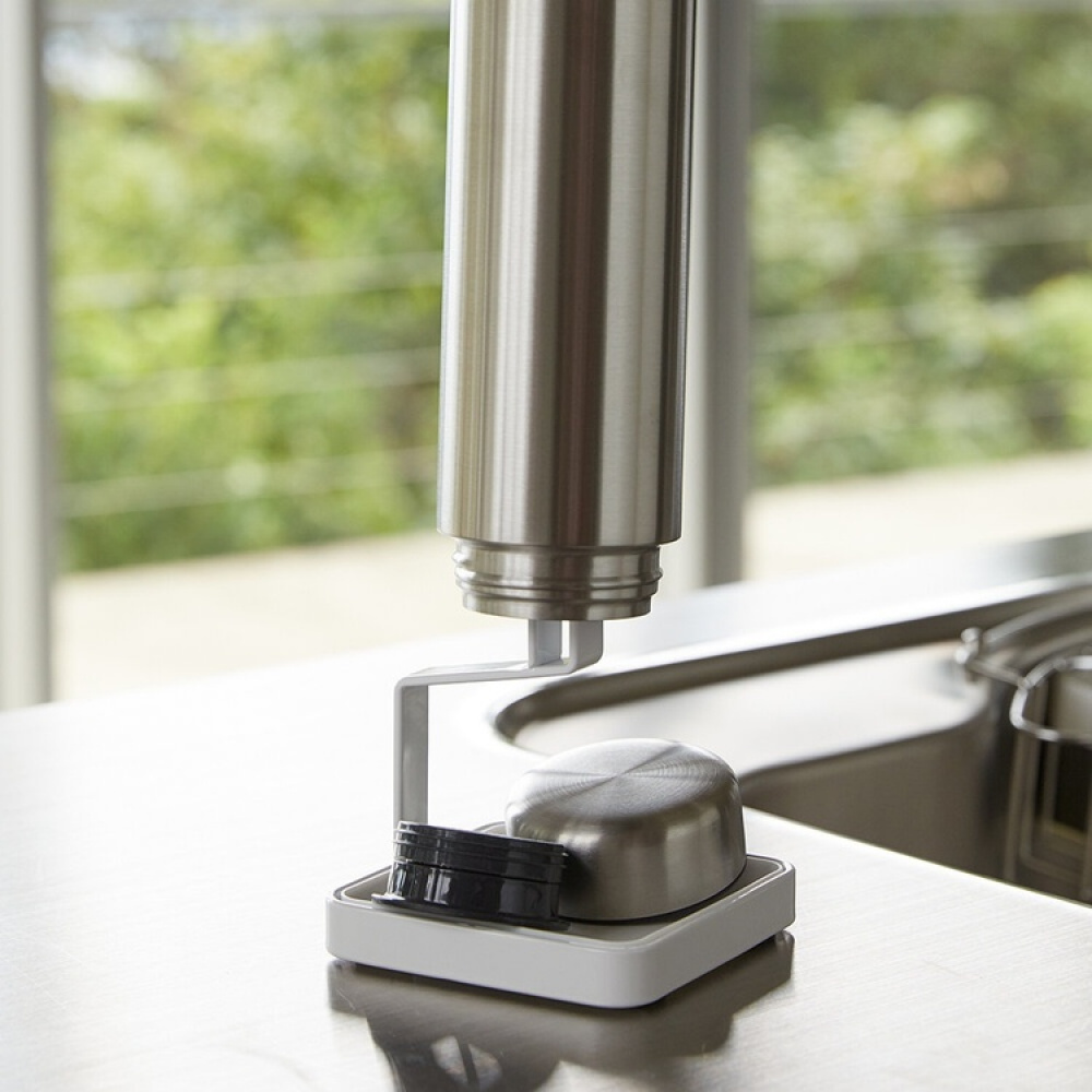 Torkställning för flaskor i metall, BOTTLE DRYING STAND, Yamazaki i gruppen Förvaring / Köksförvaring / Diskställ och diskbänk hos SmartaSaker.se (42986)