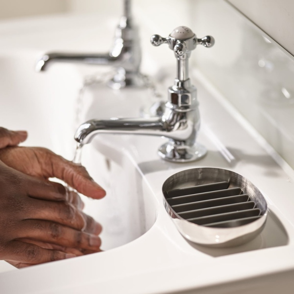 Tvålkopp i rostfritt, EASY STORE LUXE, 11.5 x 8 x H 2,5 cm, Joseph Joseph , Silver / Grå i gruppen Förvaring / Badrumsförvaring hos SmartaSaker.se (43065)