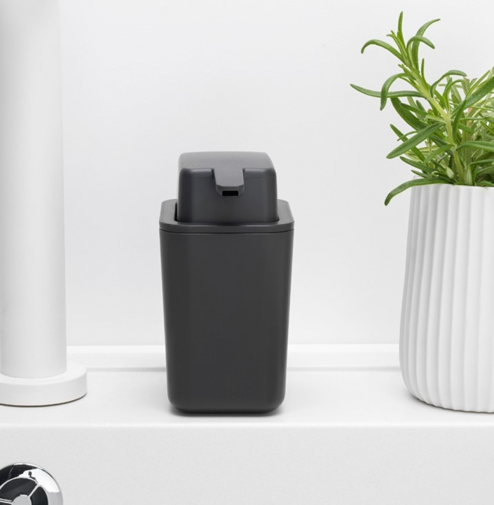 Tvålpump / Diskmedelsdispenser, 200 ml, KITCHEN SOAP DISPENSER, Brabantia, Mörkgrå i gruppen Förvaring / Badrumsförvaring hos SmartaSaker.se (43076)