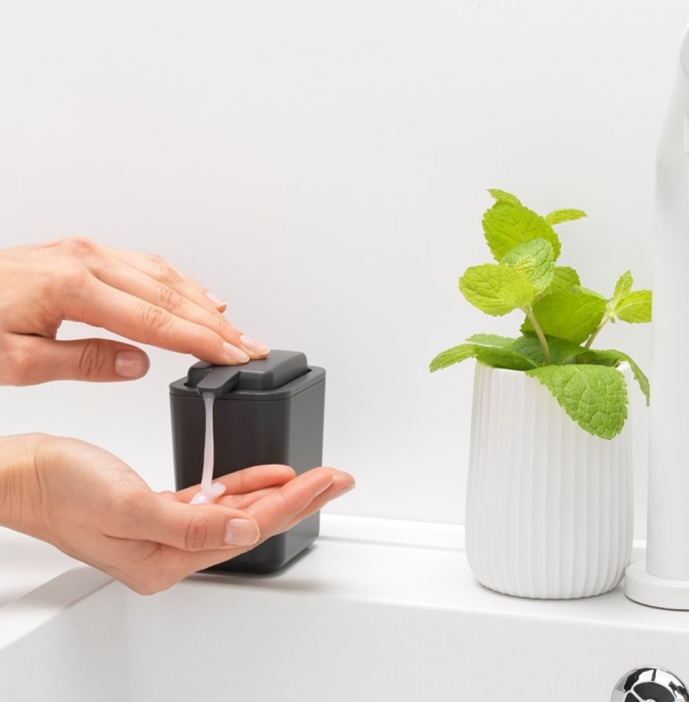 Tvålpump / Diskmedelsdispenser, 200 ml, KITCHEN SOAP DISPENSER, Brabantia, Mörkgrå i gruppen Förvaring / Badrumsförvaring hos SmartaSaker.se (43076)