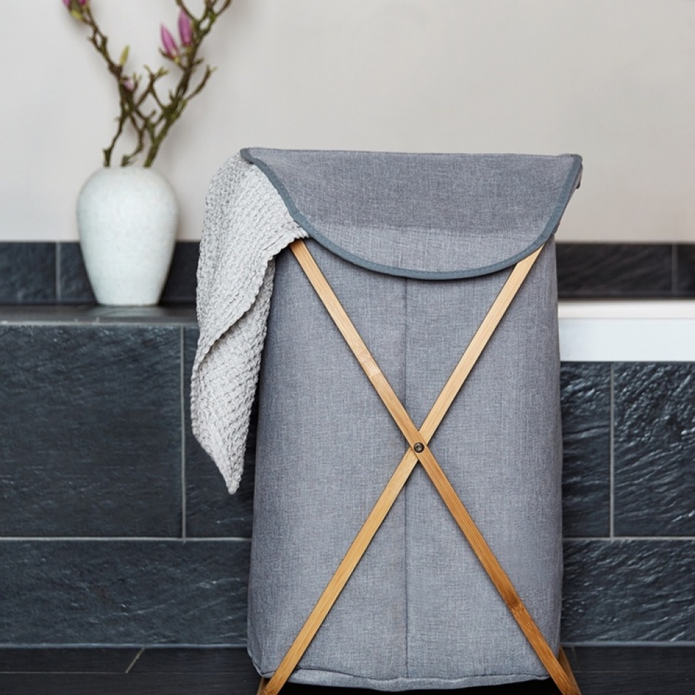 Tvättkorg med bambu ställning, BAHRI, 46 x 30 X H 68 cm, Grå i gruppen Förvaring / Tvätt och tork / Tvättkorgar hos SmartaSaker.se (43095)