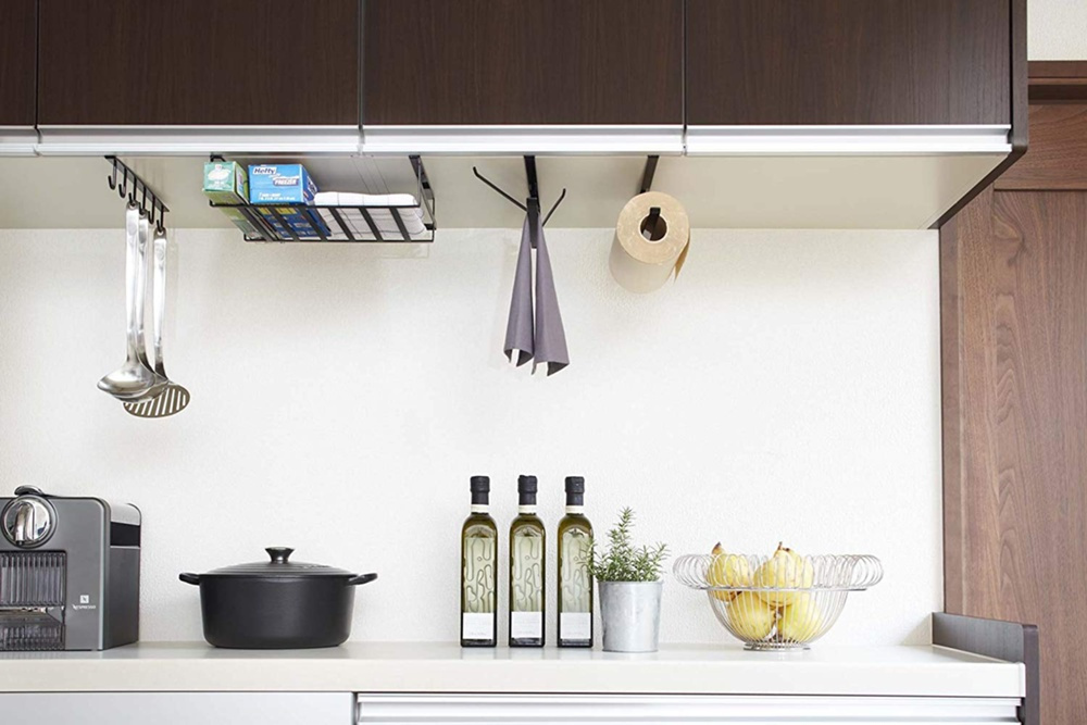 Under hylla hållare för hushållspapper, TOWER KITCHEN PAPER TOWEL, Yamazaki, Svart i gruppen Förvaring / Köksförvaring / Organisera köksskåp / Under hyllan-förvaring hos SmartaSaker.se (43150)