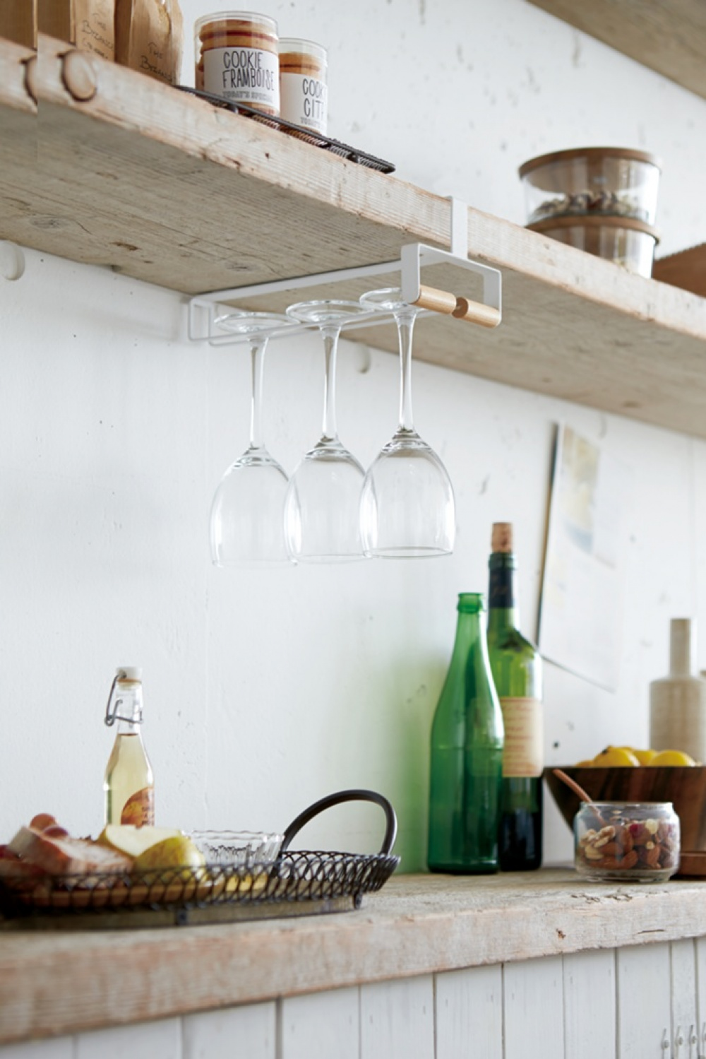 Under hylla vinglas hängare, TOSCA WINE GLASS HANGER, Yamazaki, Vit i gruppen Förvaring / Köksförvaring / Organisera köksskåp / Under hyllan-förvaring hos SmartaSaker.se (43153)