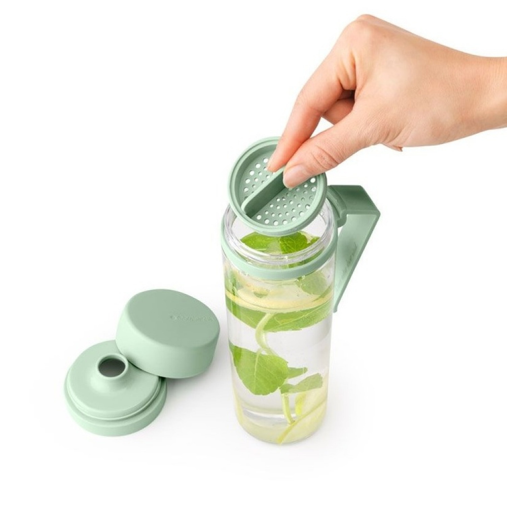 Vattenflaska med sil, 0.5L, MAKE & TAKE WATER BOTTLE, Ø 7 x H 23 cm i gruppen Förvaring / Köksförvaring / Matlådor / Matlådor i plast hos SmartaSaker.se (43200)