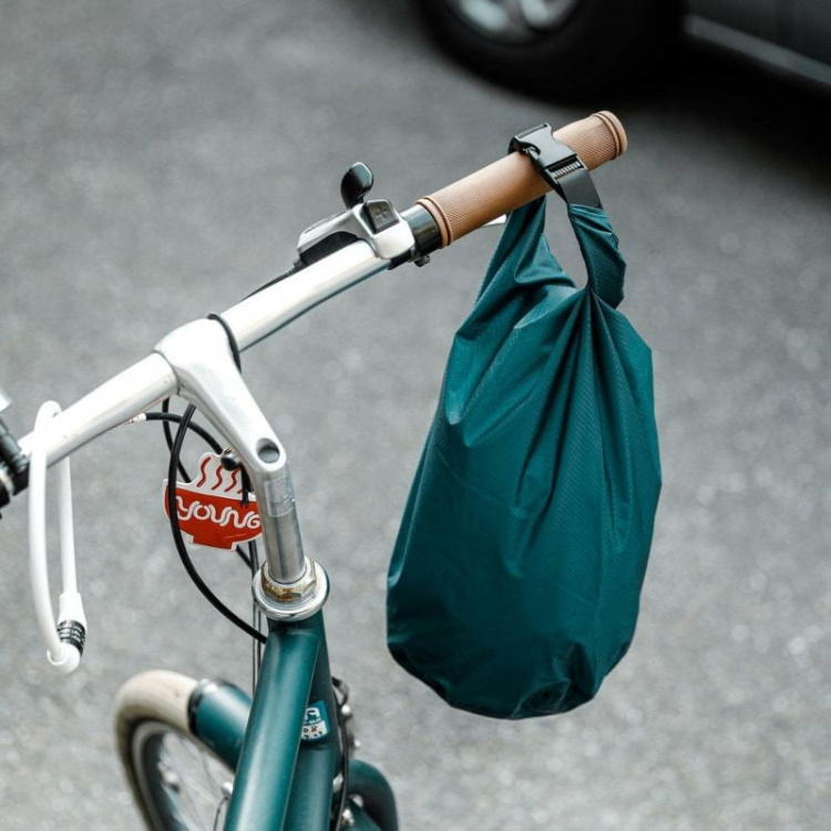 Vattentålig Påse, 6 Liter NÄHE DRY STUFF BAG SMALL, 26 x H 39 cm i gruppen Förvaring / Förvaring på resa / Smyckesförvaring för resa hos SmartaSaker.se (43205)