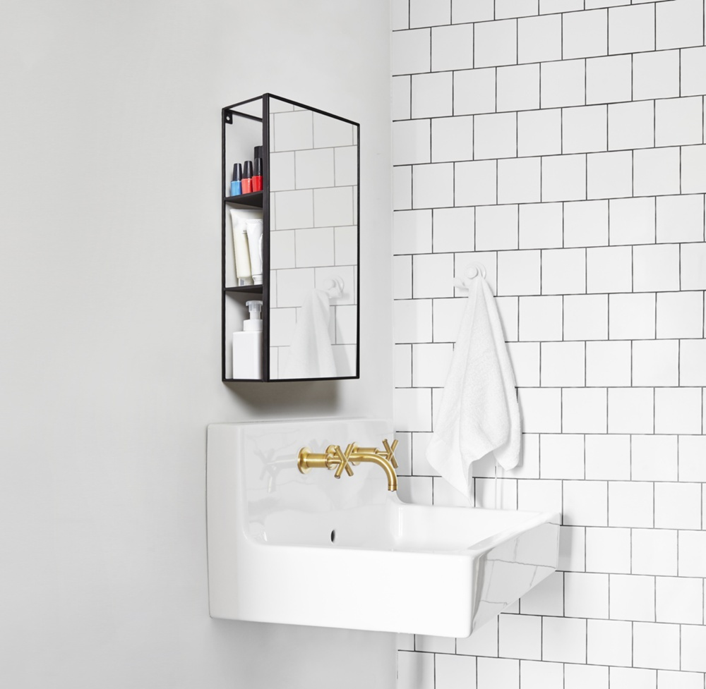 Väggförvaring med spegel, CUBIKO MIRROR, 30,5 x 13 x H 61cm, Umbra, Svart i gruppen Förvaring / Badrumsförvaring hos SmartaSaker.se (43226)