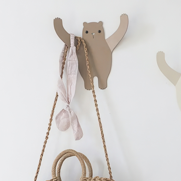 Väggkrok av återvunnen metall, WILD BROWN BEAR, 20 x H 18,5, Brun i gruppen Förvaring / Hallförvaring / Krokar och hängare hos SmartaSaker.se (43232)